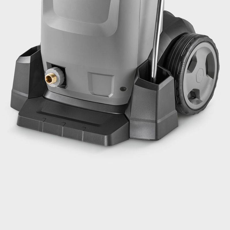 Hochdruckreiniger HD 7/17 MXA PLUS Leistungsstarker Hochdruckreiniger HD 7/17 MXA PLUS mit robustem Gehäuse, ideal für die gründliche Reinigung von Fahrzeugen, Terrassen und Werkstattbereichen.
